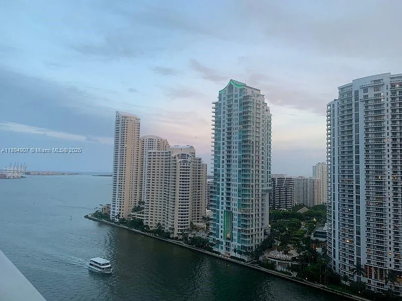 Building Photo - 300 S Biscayne Blvd #T-1908