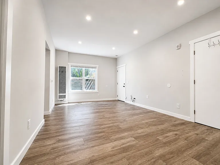 1015 Euclid Ave #5 — Photo 3