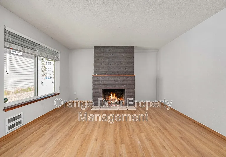 712 127th St S #1 — Photo 2