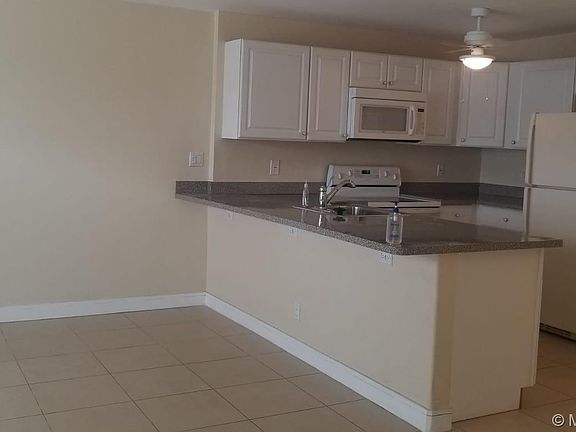 4th image of 1100 SE 4th Ave APT 17