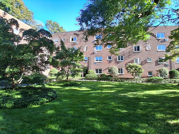 2nd image of 30 Saint Paul St APT 5