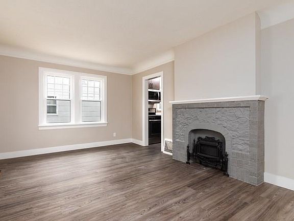 5th image of 431 Burlington Ave