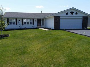 11048 Meadowsweet Ln, Roscoe, IL 61073