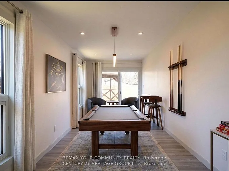 236 Simcoe Ave — Photo 13