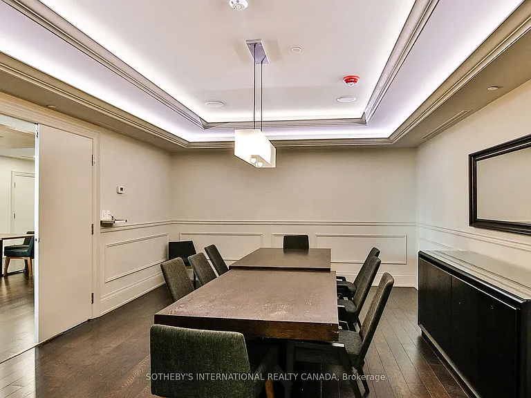 20 Bruyeres Mews #902 — Photo 10
