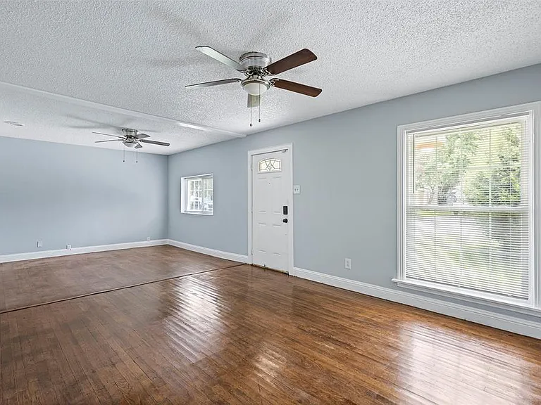 325 Paddy St — Photo 8