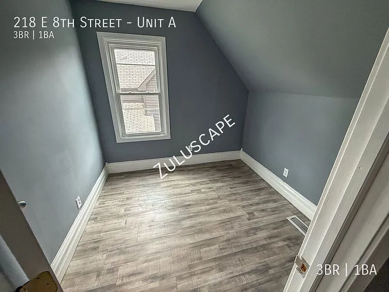218 E 8th St #A — Photo 15