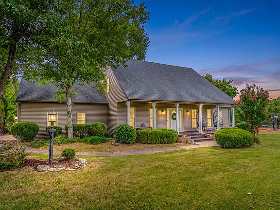 3rd image of 481 Sunny Brook Drive