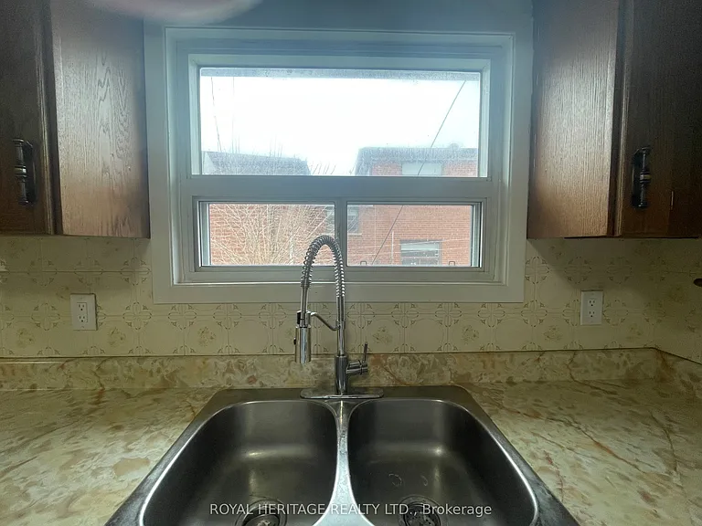 281 Driftwood Ave #MAIN FLOOR — Photo 11