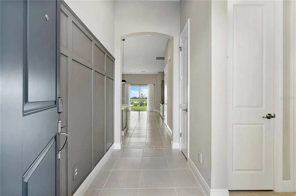 4 bed, 2.0 bath, 1964 sqft, $2,800 — Photo 2
