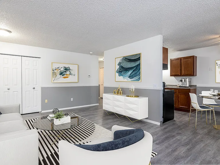 Parkway Manor Apartment Homes — Photo 10