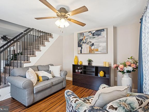 4th image of 109 Green St