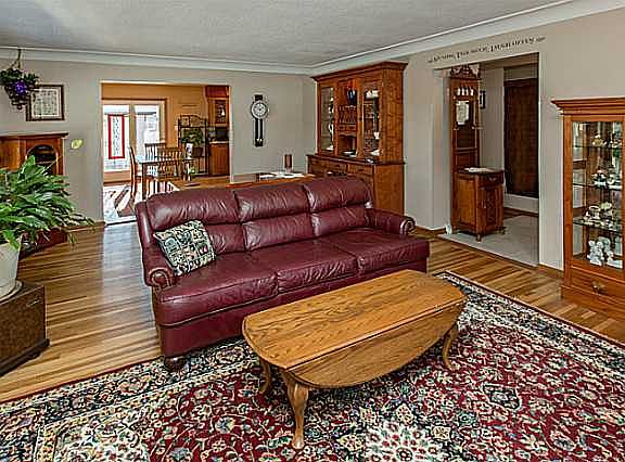 3rd image of 7216 Oak Brook Dr