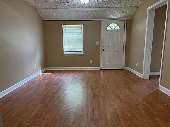 5th image of 220 Lutie St