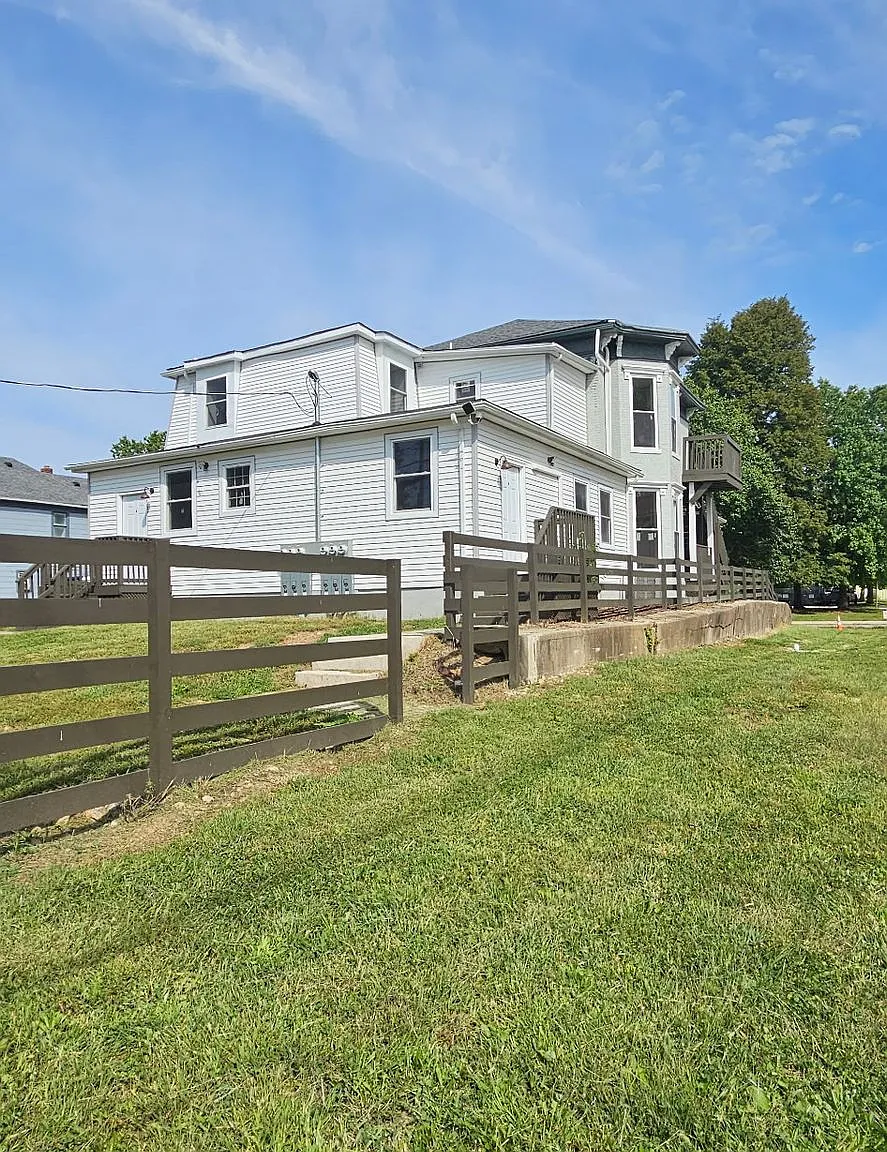 Muncie, 703 W Adams St — Photo 1