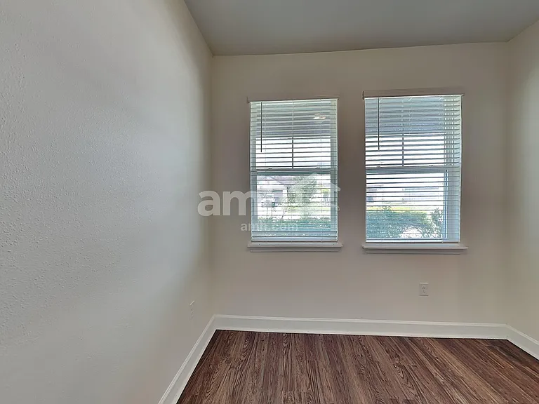 4540 Reisswood Loop — Photo 8