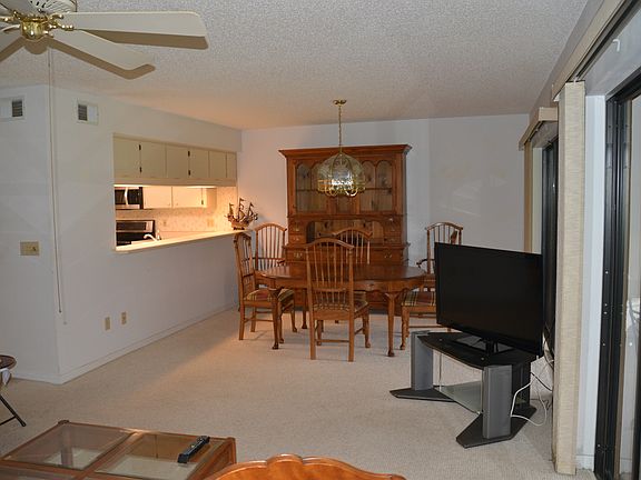 5th image of 8213 Breeze Cove Ln