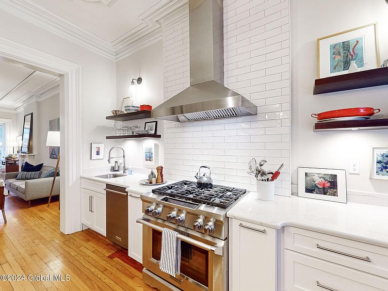4th image of 47 Dove Street