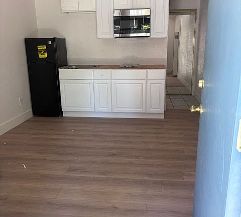 5th image of 1031 Moss Rd #10