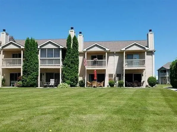 240 Marina Ct, Waterford, WI 53185