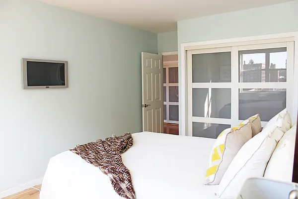 Sold by Valeo Realty Group LLC | media 11