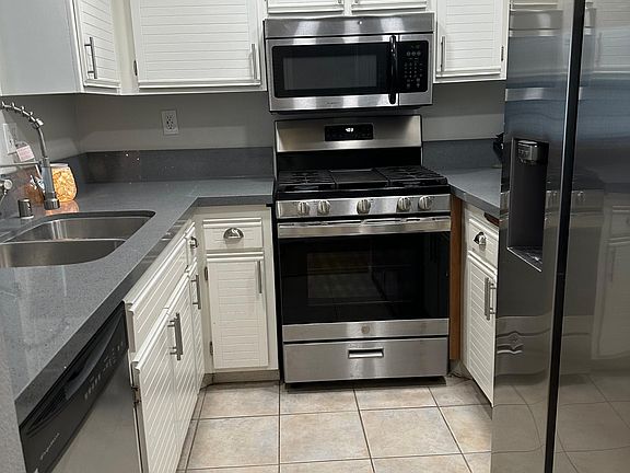 5th image of 24153 Del Monte Dr Unit 364