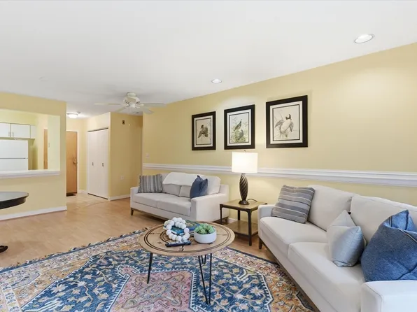 100 Rosemary Way APT 231, Needham, MA 02494