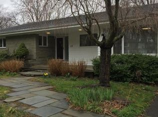 46 Tumblebrook Ln, West Hartford, CT 06117