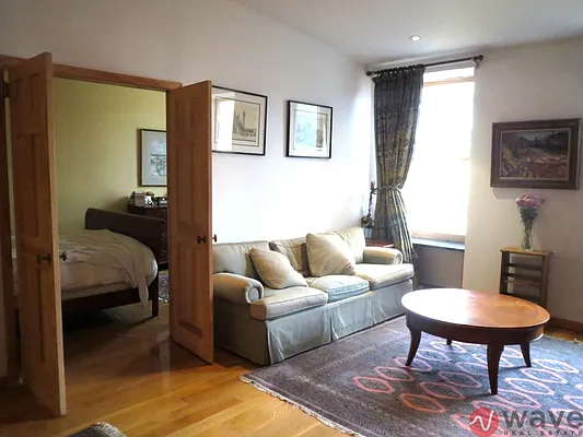 Rented by Wave Real Estate Group | media 4