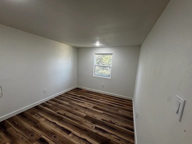 4627 Capitol Ave — Photo 11