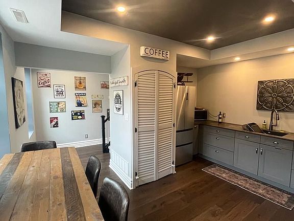 2nd image of 79 King St W #302