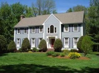 8 Canterbury Rd, Windham, NH 03087