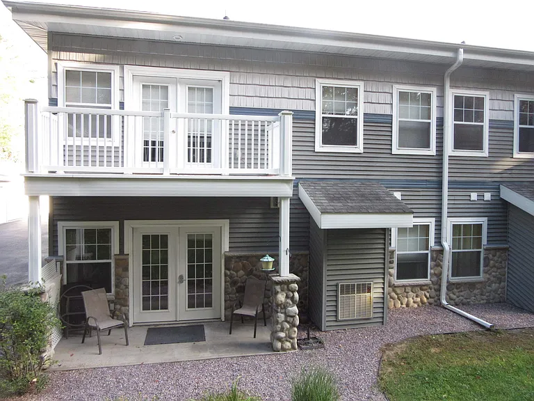 114 Pilgrim Dr — Photo 1