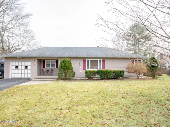 7 Fernwood Drive, Loudonville, NY 12211
