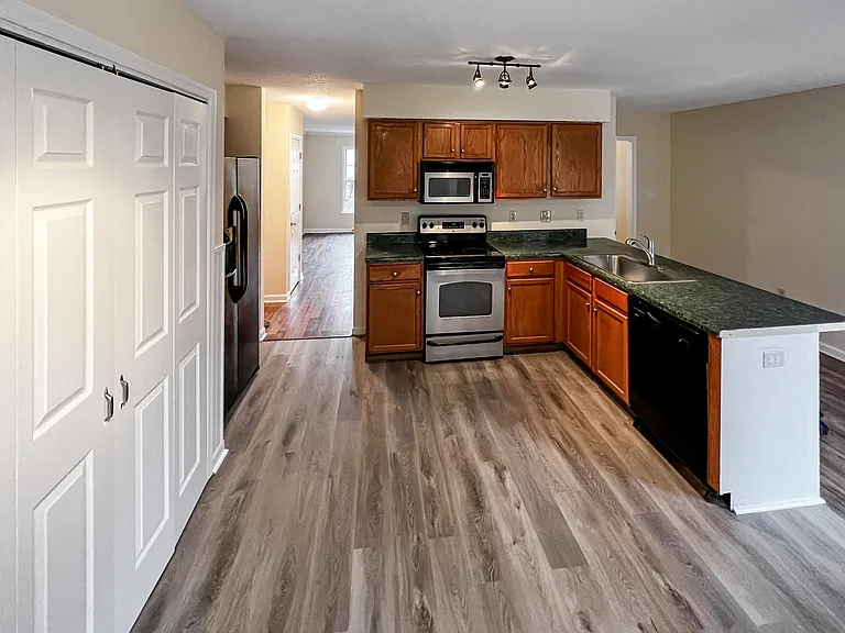 Clearview Ct — Photo 4