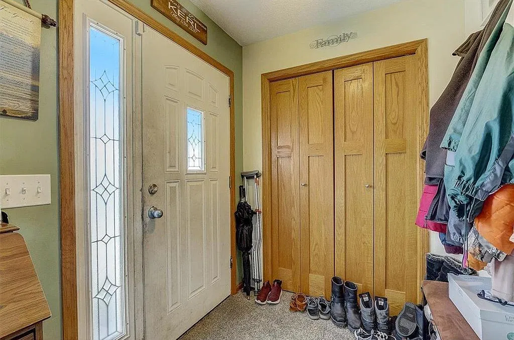 4 bed, 1896 sqft, $2,695 — Photo 2