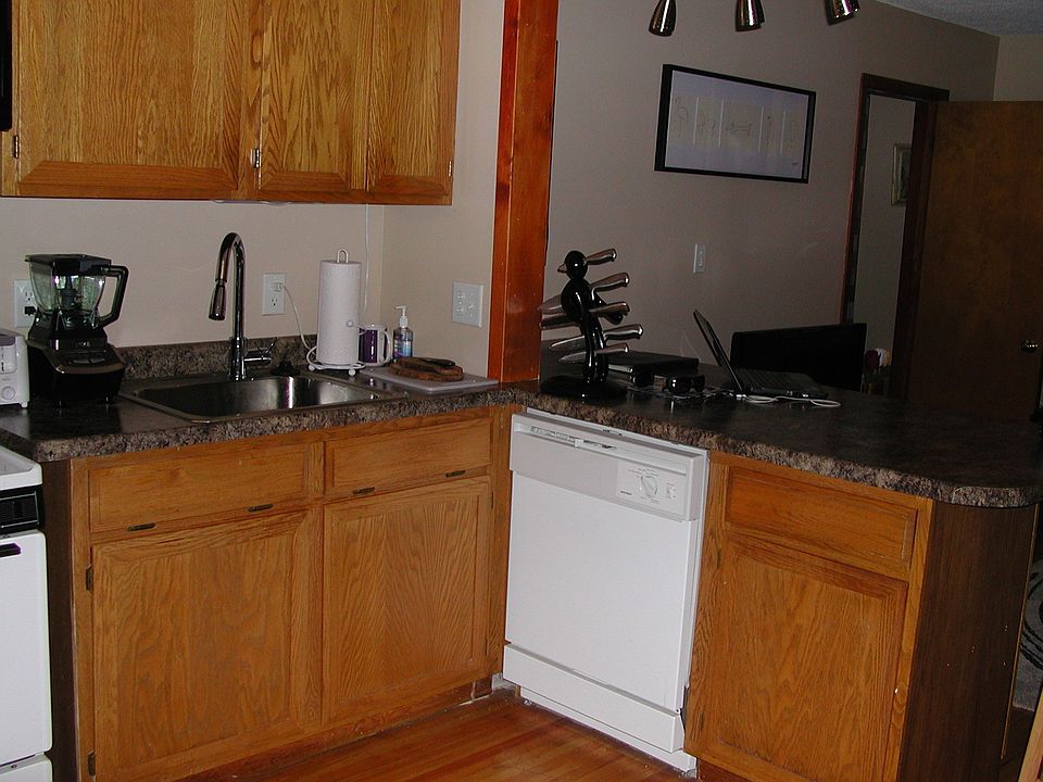 2nd image of 826 Como Ave APT B