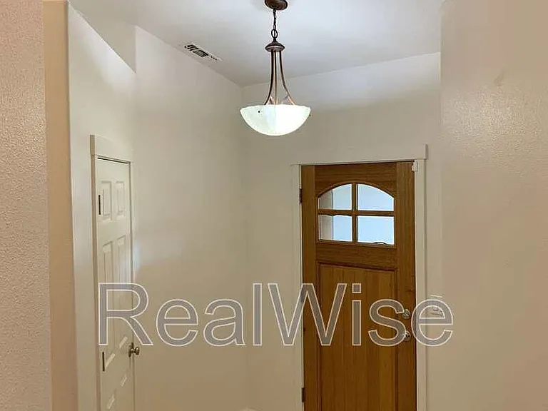 1188 SW Derek Ln — Photo 3