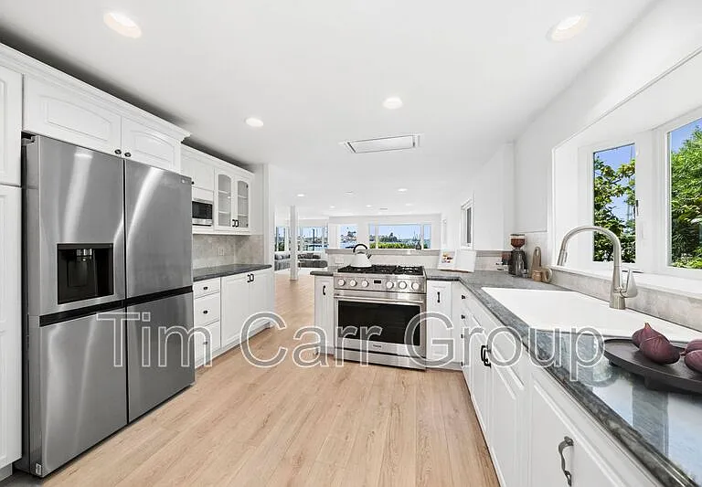 112 S Bayfront — Photo 12