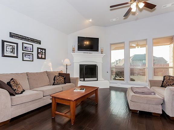 005-photo-living-room-2320251.jpg