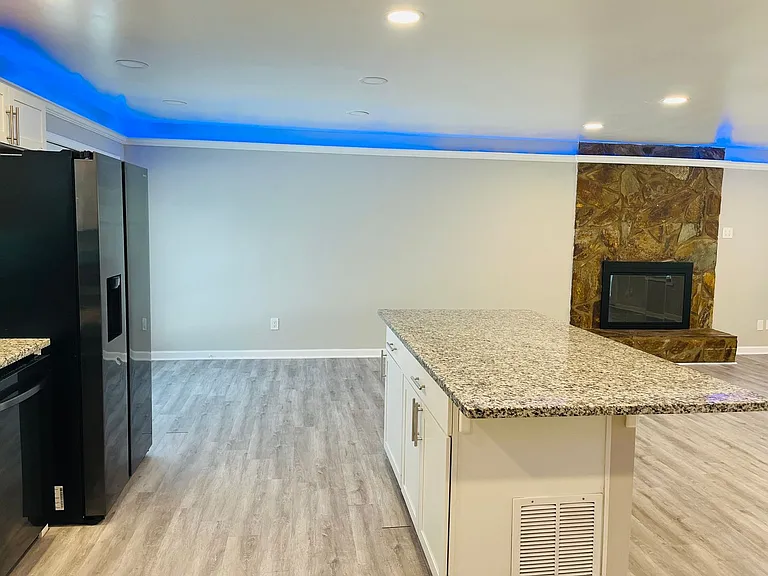147 N Lake Dr — Photo 12