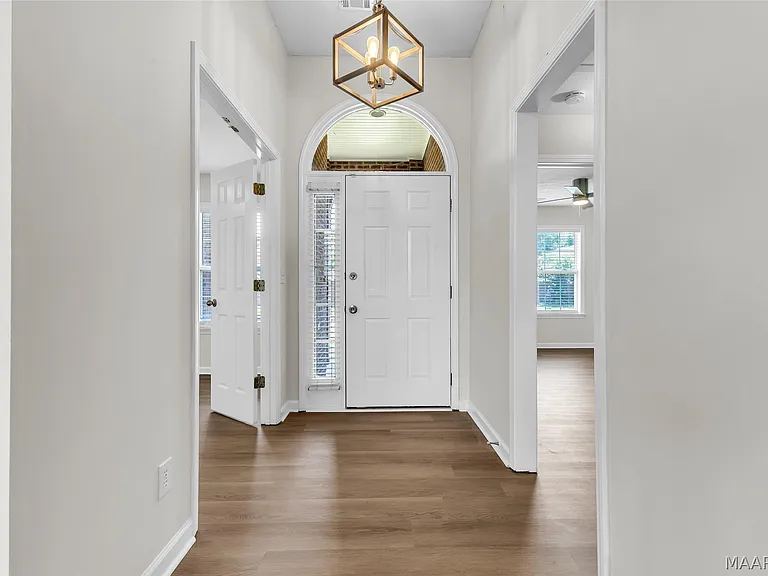 3925 Claiborne Cir — Photo 2