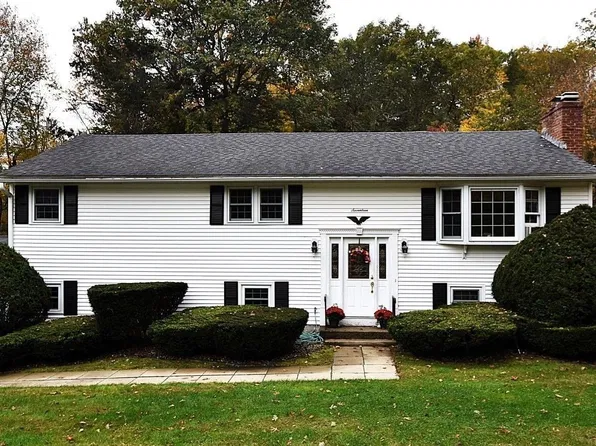 17 Wedgewood Ln, Millbury, MA 01527
