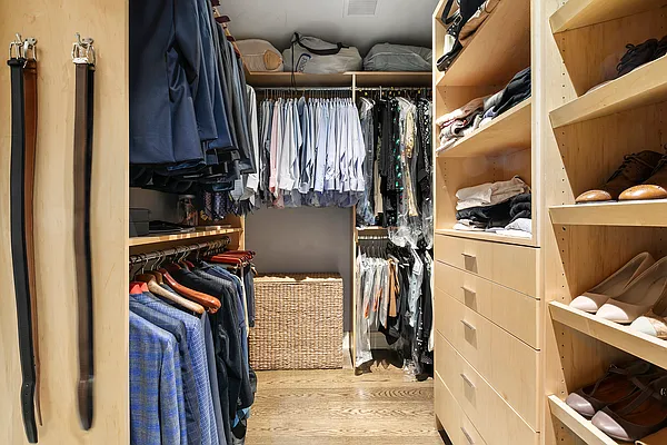 Sold by Douglas Elliman | media 22