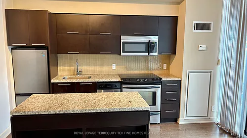 21 Nelson St #707 Photo 1