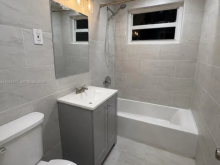 1537 Jefferson Ave #5 — Photo 5
