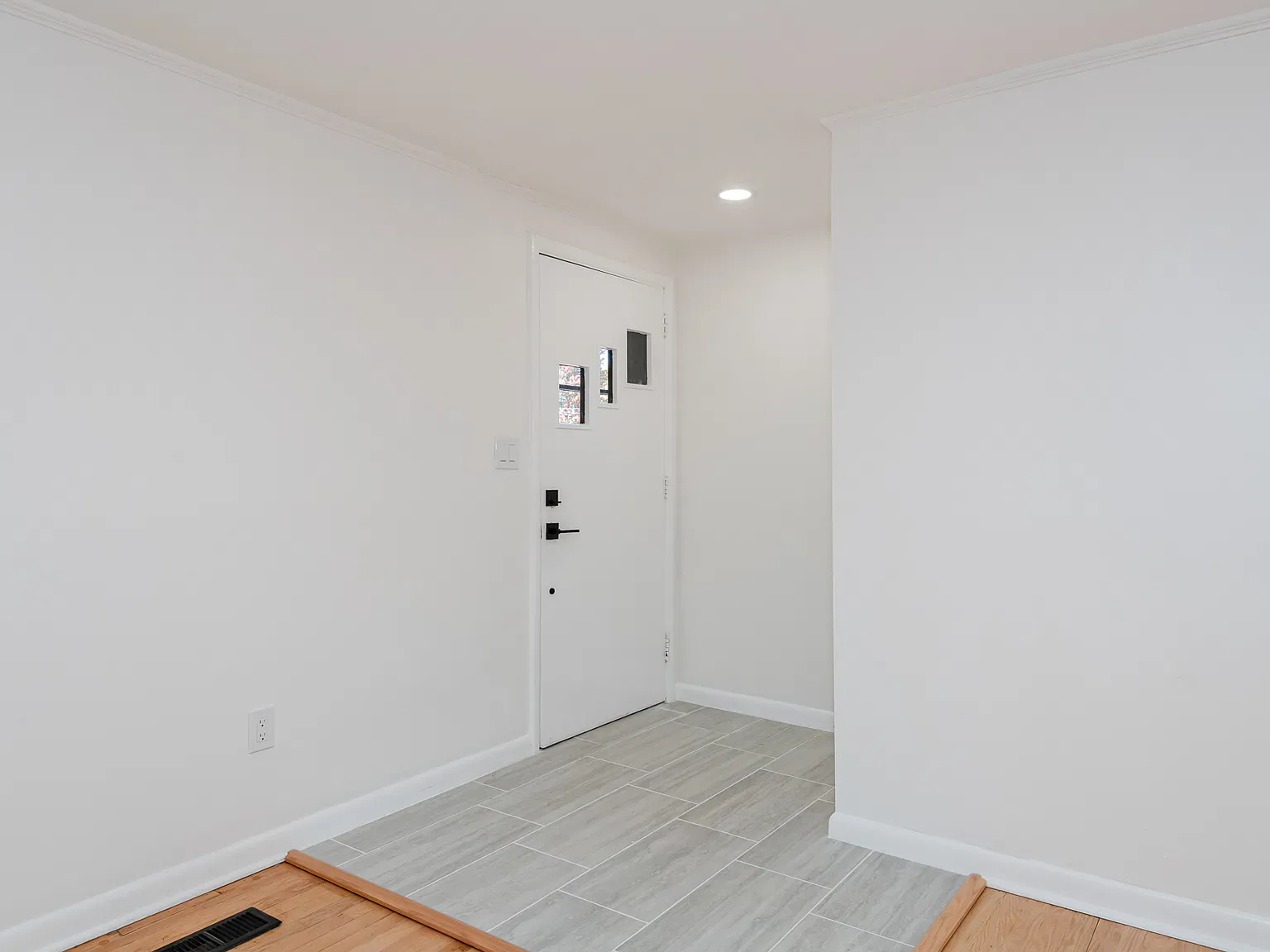 704 Brubaker Dr — Photo 4