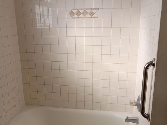 2nd image of 3037 Robert St #2