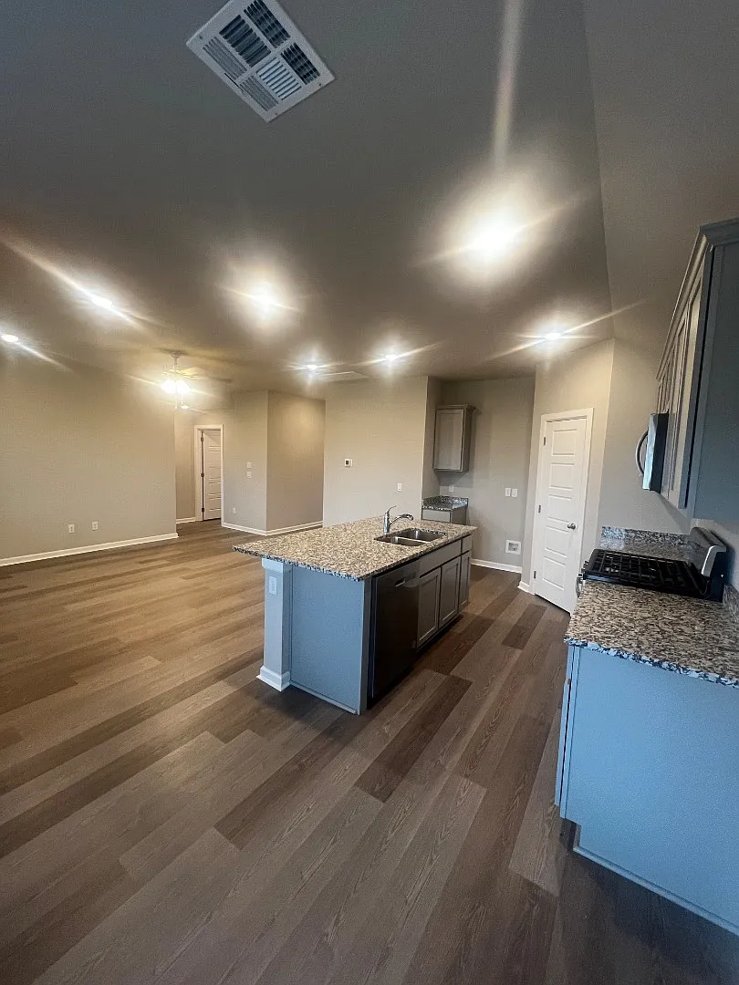 10521 SW 41st St — Photo 4