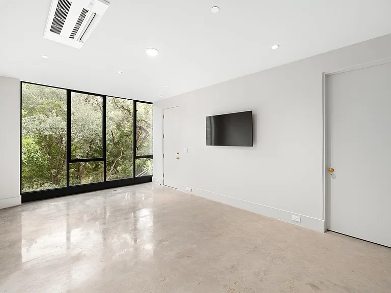 4500 River Wood Ct — Photo 29